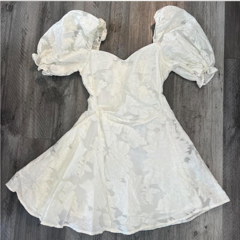 BRAILEY MINI DRESS - PUFF SLEEVE FIT AND FLARE DRESS IN WHITE